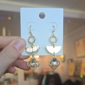 Brand New! Elegant Gold Dangle Earrings